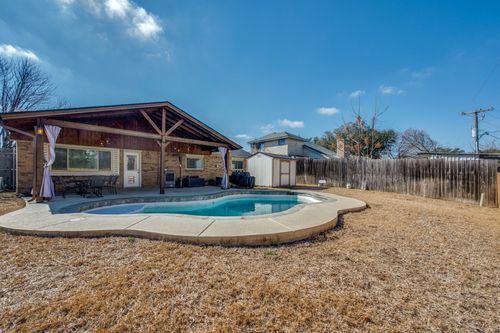 2418 Slaton Dr, Grand Prairie, TX, 75052-3908 | Card Image