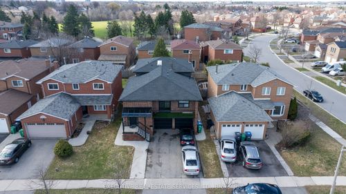 90 Hinchley Wood Grove, Brampton, ON, L6V3M3 | Card Image