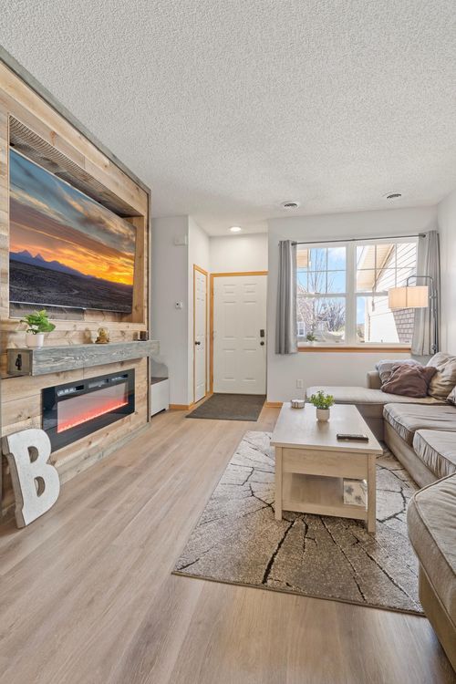 902-17217 Encina Path, Farmington, MN, 55024-7332 | Card Image