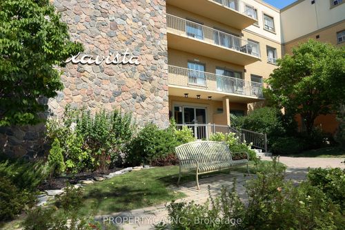 303-60 Gulliver Rd, North York, ON, M6M2M6 | Card Image