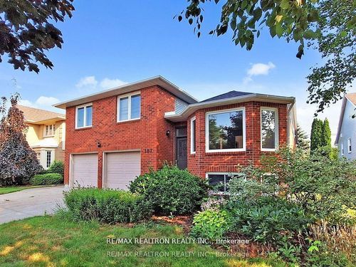 lower-187 Crossland Gate, Newmarket, ON, L3X1A7 | Card Image