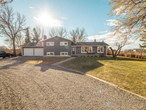 33 1st St N, Fort Macleod, AB, T0L0Z0 | Card Image