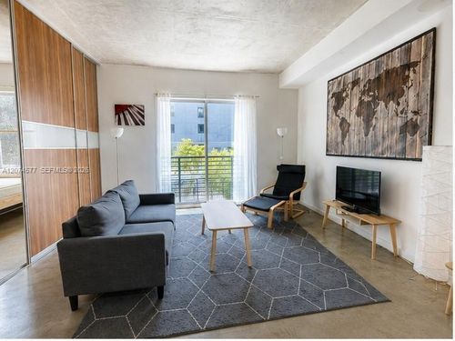 206-234 Ne 3rd St, Miami, FL, 33132-2215 | Card Image
