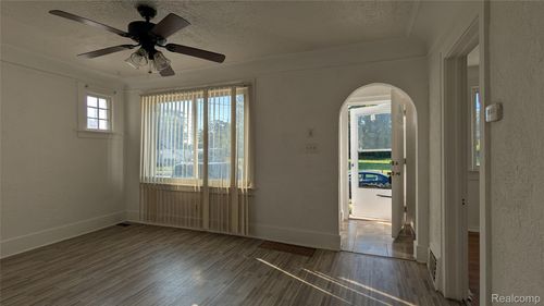 489 Central Ave, Pontiac, MI, 48341-3300 | Card Image