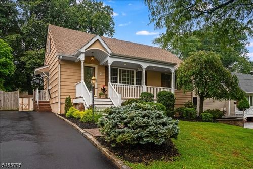 15 Oak Ln, Verona, NJ, 07044-2233 | Card Image