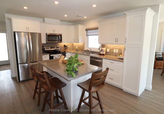 215 Lake Breeze Dr, House other with 2 bedrooms, 2 bathrooms and 2 parking in Goderich ON | Image 7