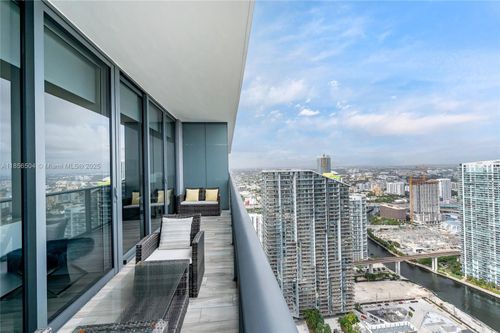 unit-5207-801 S Miami Ave, Miami, FL, 33130-4545 | Card Image