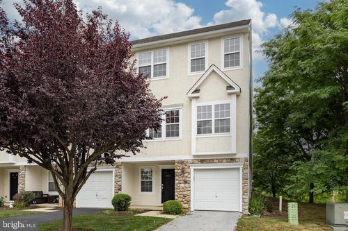 196w-2717 Fynamore Ln, DOWNINGTOWN, PA, 19335-6028 | Card Image