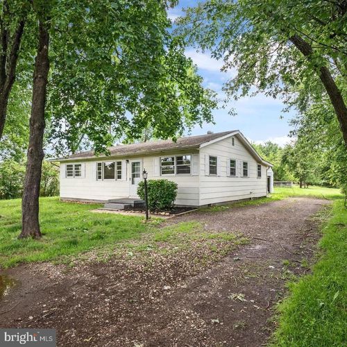 8606 Linton Hall Rd, BRISTOW, VA, 20136-1016 | Card Image