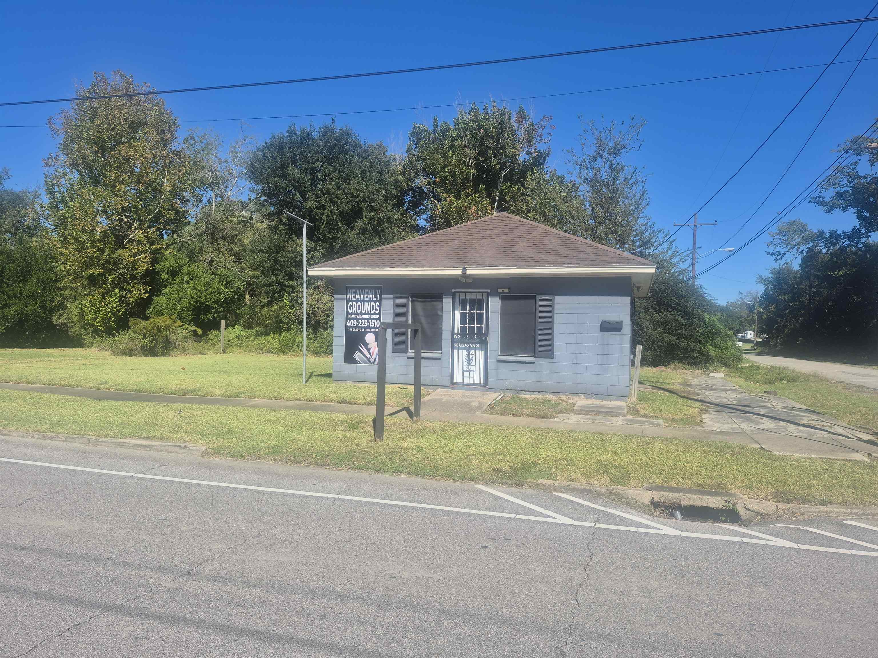 1104 Gladys St, Beaumont, TX 77701