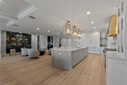 302-303-1820 Gulf Shore Blvd N, NAPLES, FL, 34102-4988 | Card Image
