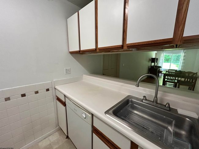 7205 University Commons Dr, Condo with 4 bedrooms, 4 bathrooms and 3 parking in Morgantown WV | Image 9