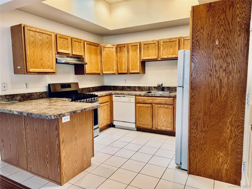 104 Aerie Way, East Quogue, NY, 11942-3846 | Card Image