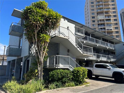 apt-11-625 University Ave, Honolulu, HI, 96826-4652 | Card Image