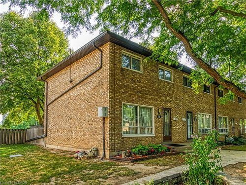 18 Riverdale Dr, Hamilton, ON, L8E1J8 | Card Image
