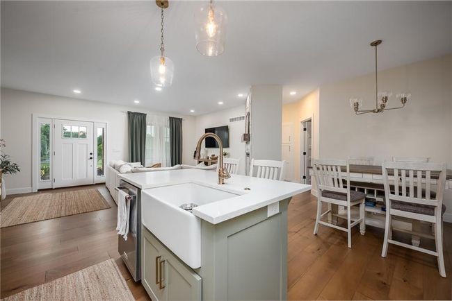 938 Mount Calvary Rd, House other with 5 bedrooms, 3 bathrooms and null parking in Lansing KS | Image 10