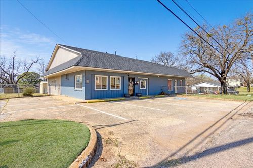 1201 W Nelson St, Denison, TX, 75020-4258 | Card Image