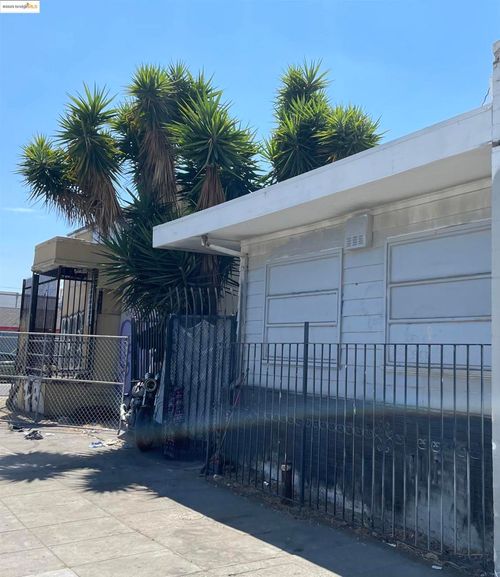 9027 International Blvd, Oakland, CA, 94603-1301 | Card Image