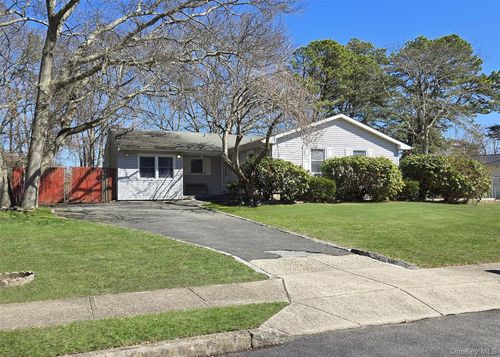 7 Clair Ave, Holbrook, NY, 11741-4705 | Card Image