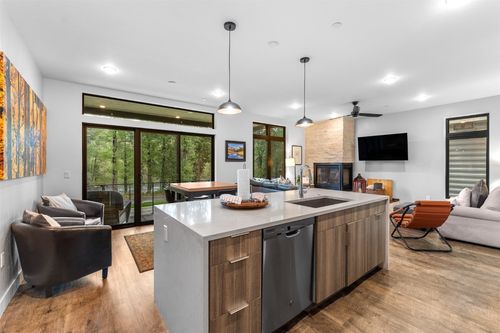714-930 Blue River Pkwy, Silverthorne, CO, 80498-8958 | Card Image