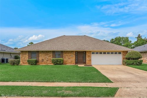 424 Westwood Dr, Bossier City, LA, 71111-2235 | Card Image
