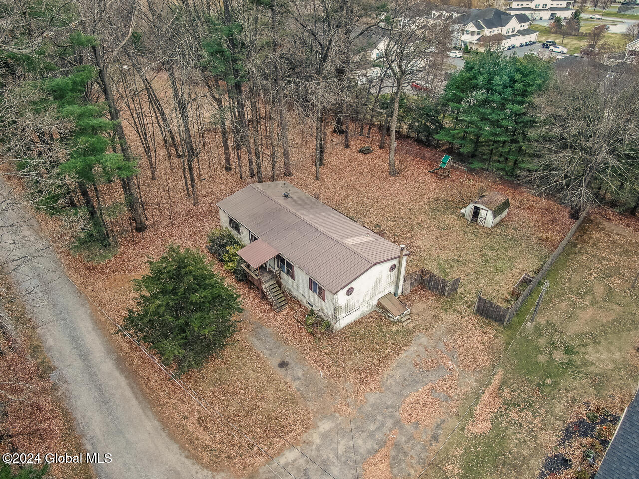 Holly Ln, Saratoga Springs, NY 12866