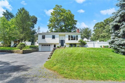 50 Catoonah St, Ridgefield, CT, 06877-4413 | Card Image