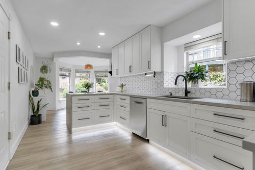 1102 Strathaven Dr, North Vancouver, BC, V7H2Z6 | Card Image