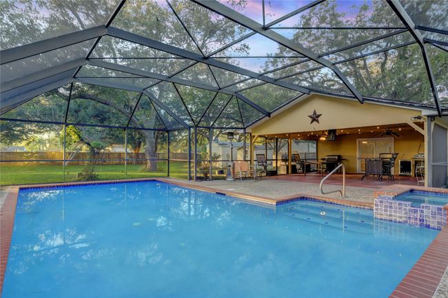 STUNNING HEATED POOL WITH HOT TUB - REMOTE CONTROL USING PHONE | Image 23