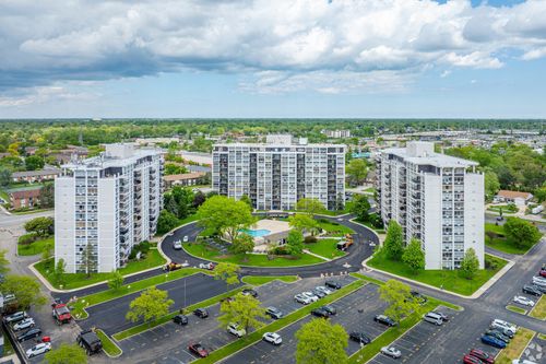 apt-10c-8809 W Golf Rd, Niles, IL, 60714-5732 | Card Image