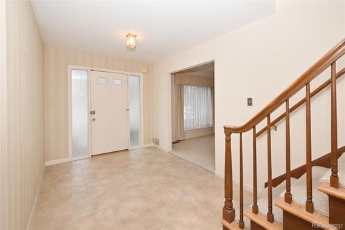 3728 Boulder Dr, Troy, MI, 48084-1119 | Card Image