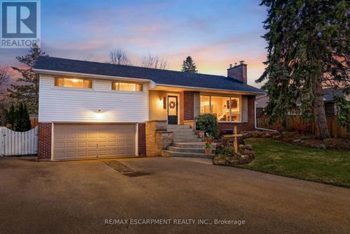 4046 Grapehill Ave, Burlington, ON, L7L1R2 | Card Image