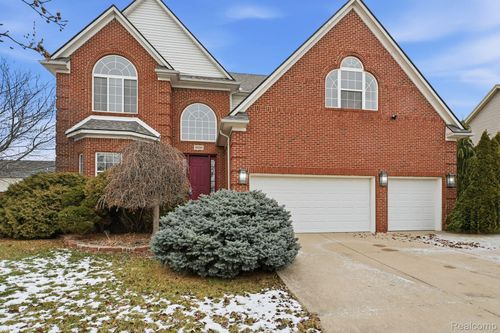 19270 Theresa Blvd, Rockwood, MI, 48173-8632 | Card Image