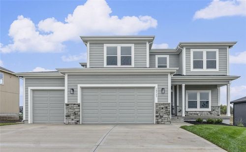 18725 W 193rd St, Spring Hill, KS, 66083-8623 | Card Image