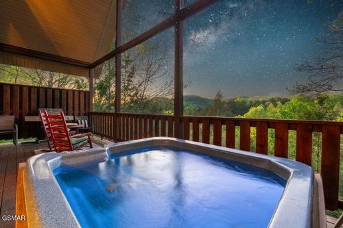 2011 Ridgecrest Loop Ln, Sevierville, TN, 37876-8870 | Card Image