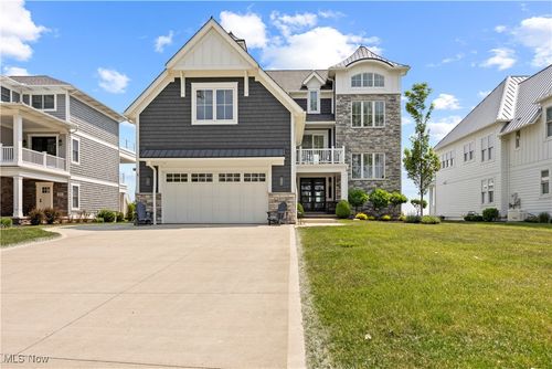 377 Lakewood Dr, Lakeside-Marblehead, OH, 43440-3305 | Card Image