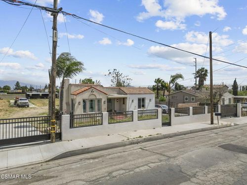 9667 Linden Ave, Bloomington, CA, 92316-1457 | Card Image