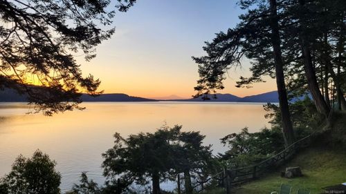 4218 Armadale Rd, Pender Island, BC, V0N2M1 | Card Image