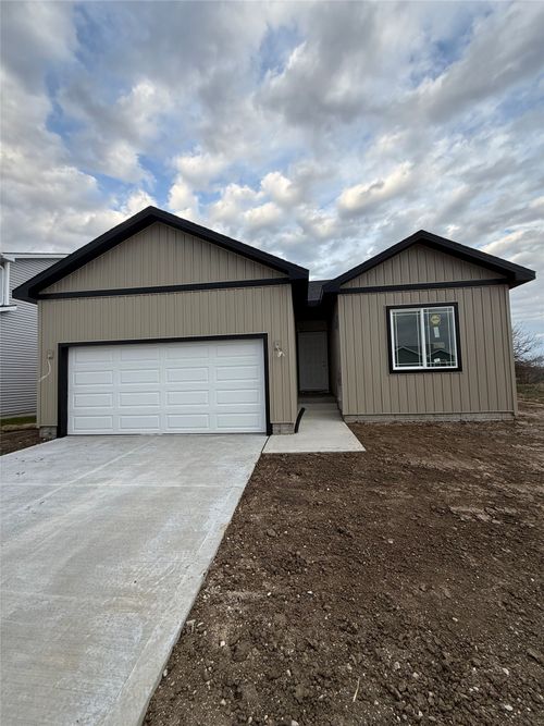 1033 Linden St, De Soto, IA, 50069-1301 | Card Image