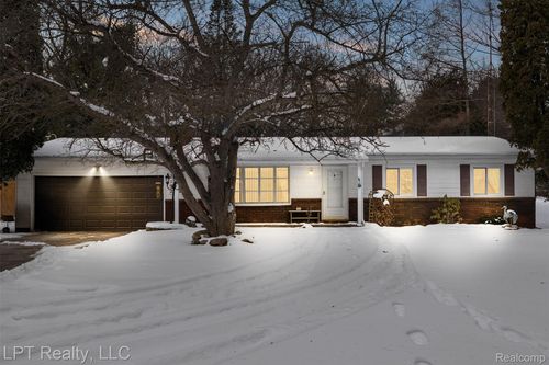 7192 Torrey Rd, Swartz Creek, MI, 48473-8812 | Card Image