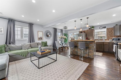 960 Clyde Rd, North Baldwin, NY, 11510-1208 | Card Image