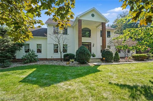 2101 Pearce Cir, Salem, OH, 44460-1885 | Card Image