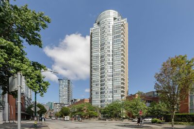 502 - 63 Keefer Pl, Condo with 3 bedrooms, 2 bathrooms and 1 parking in Vancouver BC | Image 2