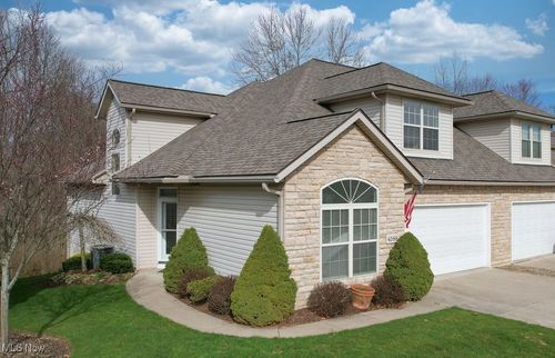 4586 Creekside Dr, Kent, OH, 44240-7374 | Card Image