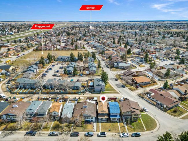 201 Templemont Drive Ne, Home with 4 bedrooms, 2 bathrooms and 3 parking in Calgary AB | Image 3