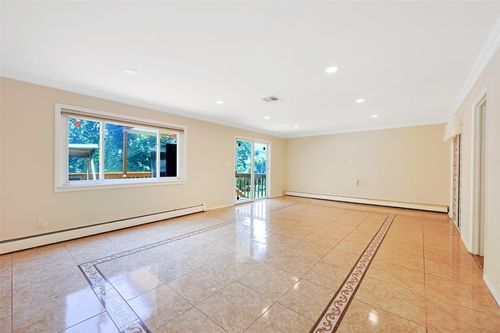 15 Linden St, Great Neck, NY, 11021-3841 | Card Image