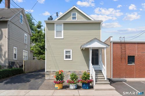 19 Davenport St, Stamford, CT, 06902-6702 | Card Image