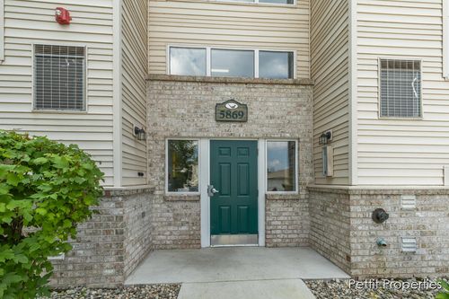 unit-32-5869 Crosswinds Dr, Norton Shores, MI, 49444-8752 | Card Image
