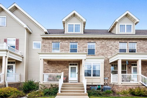 72 S Gardens Way, Fitchburg, WI, 53711-7667 | Card Image