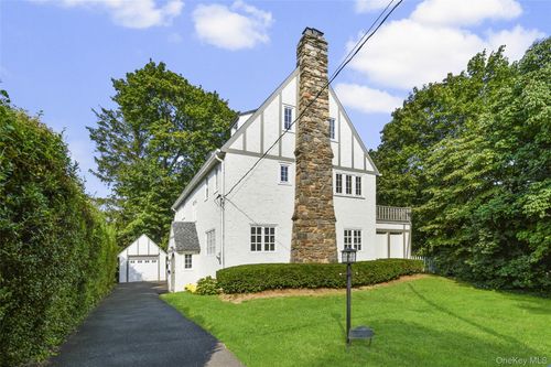 23 Lyons Pl, Larchmont, NY, 10538-3809 | Card Image